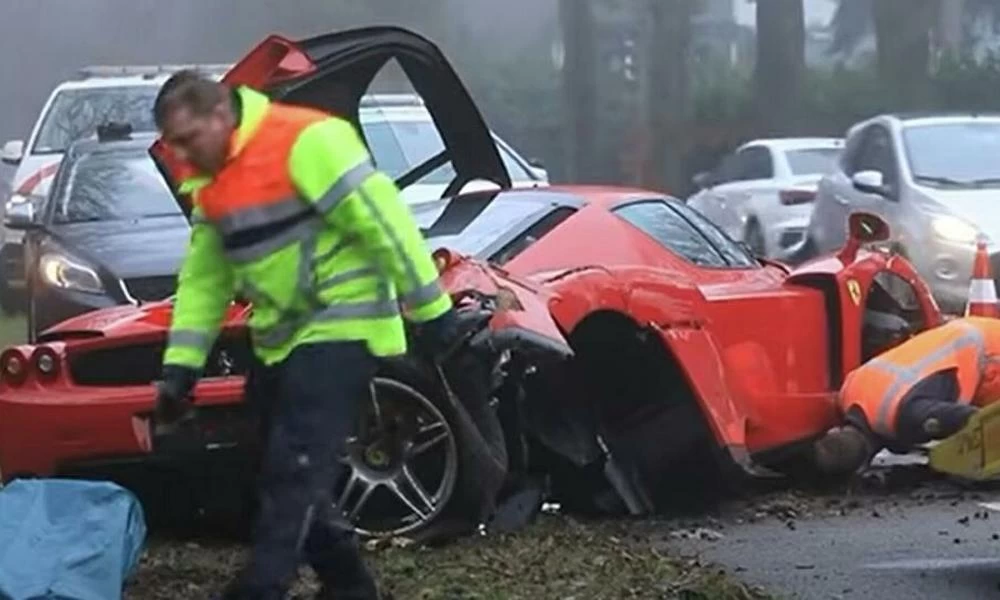 Ολλανδία: Μηχανικός κάνει test drive σε Ferrari και πέφτει σε δέντρο